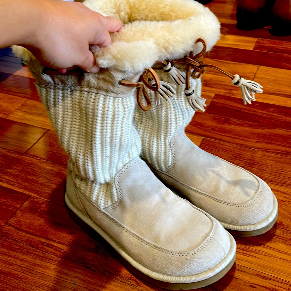 BARELY WORN ugg boots ! Suede bottom, knit top